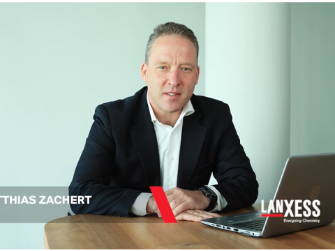 Zu sehen ist der CEO von Lanxess, welcher eine Security Awareness Kampagne vorstellt